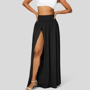 Halara breezeful high waisted plicated split 2 in1 flowy Maxi skit size small.